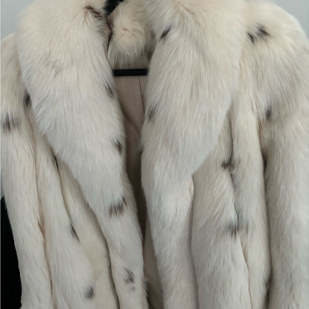 SOLD !!! 🚨🚨
SOLD!!! 🚨🚨
SOLD!!! 🚨🚨. ***Chloe Fox Fur Coat*** - Picture 14 of 14